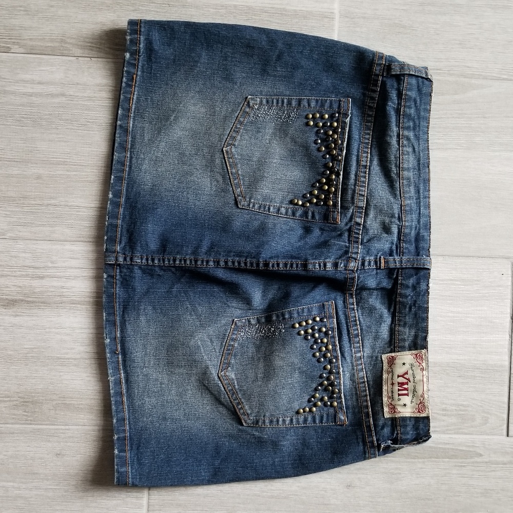 YMI Mini skirt. Studded pockets. Size 13